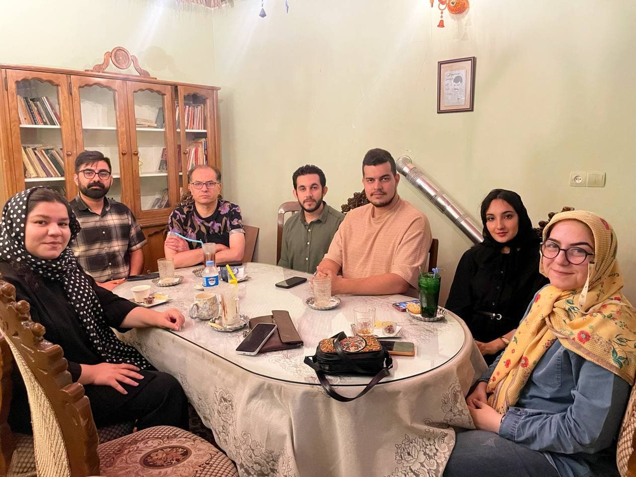 یادگاری از صد و هشتمین جلسه‌ی نمایشنامه‌خوانی «شب یک، شب دو»