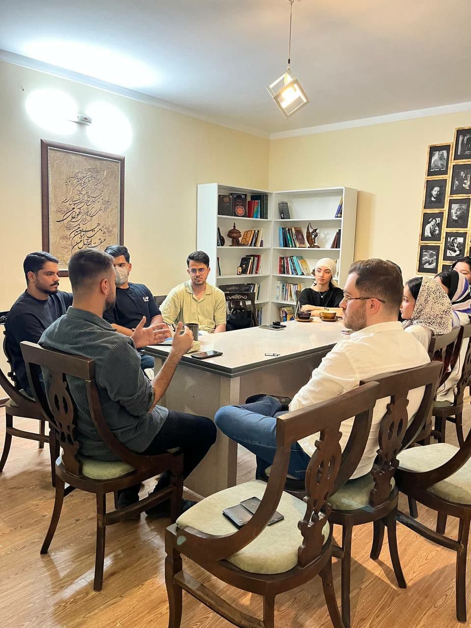 English Free Discussion دهم – تکامل خواستههای انسانی