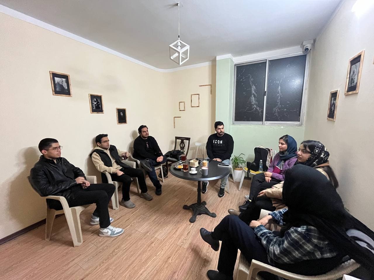 بررسی تأثیر زندگی دیجیتال بر سلامت و ذهن – شصتمین جلسه انگلیسی آزاد
