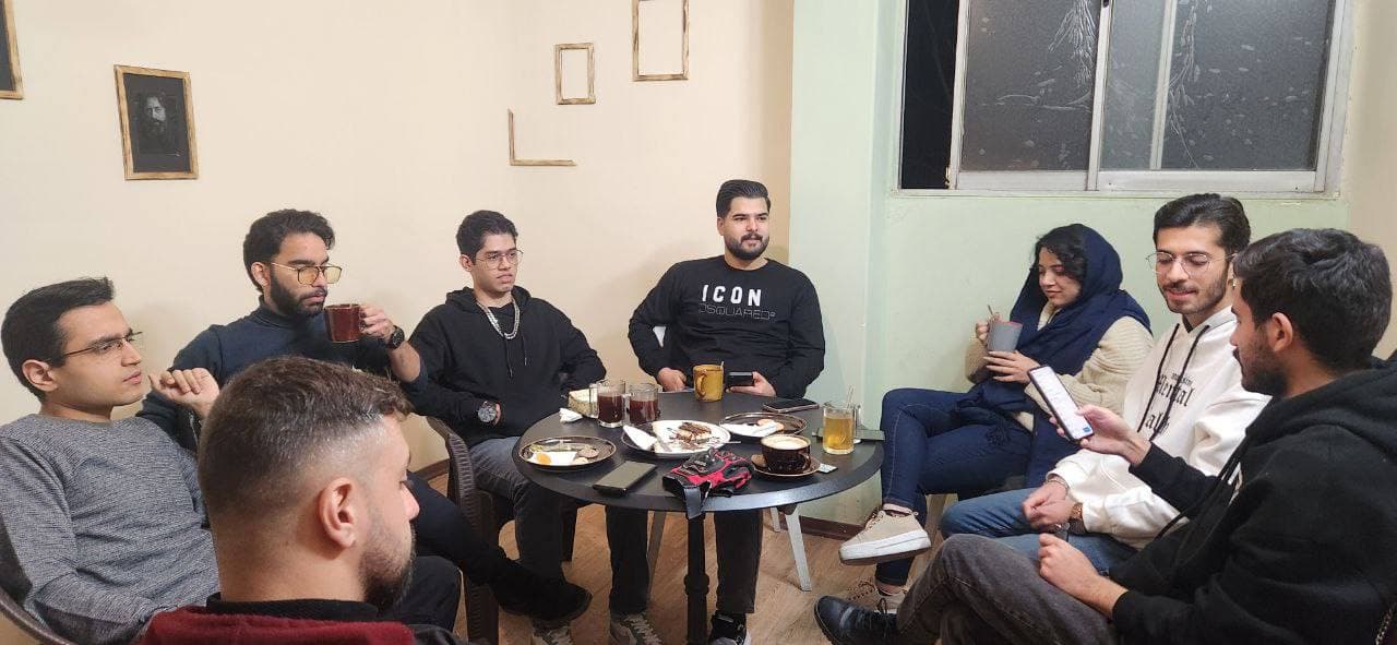 بررسی آزاردهندههای کوچک و تأثیرشان بر روان – هفتاد و سومین جلسه انگلیسی آزاد
