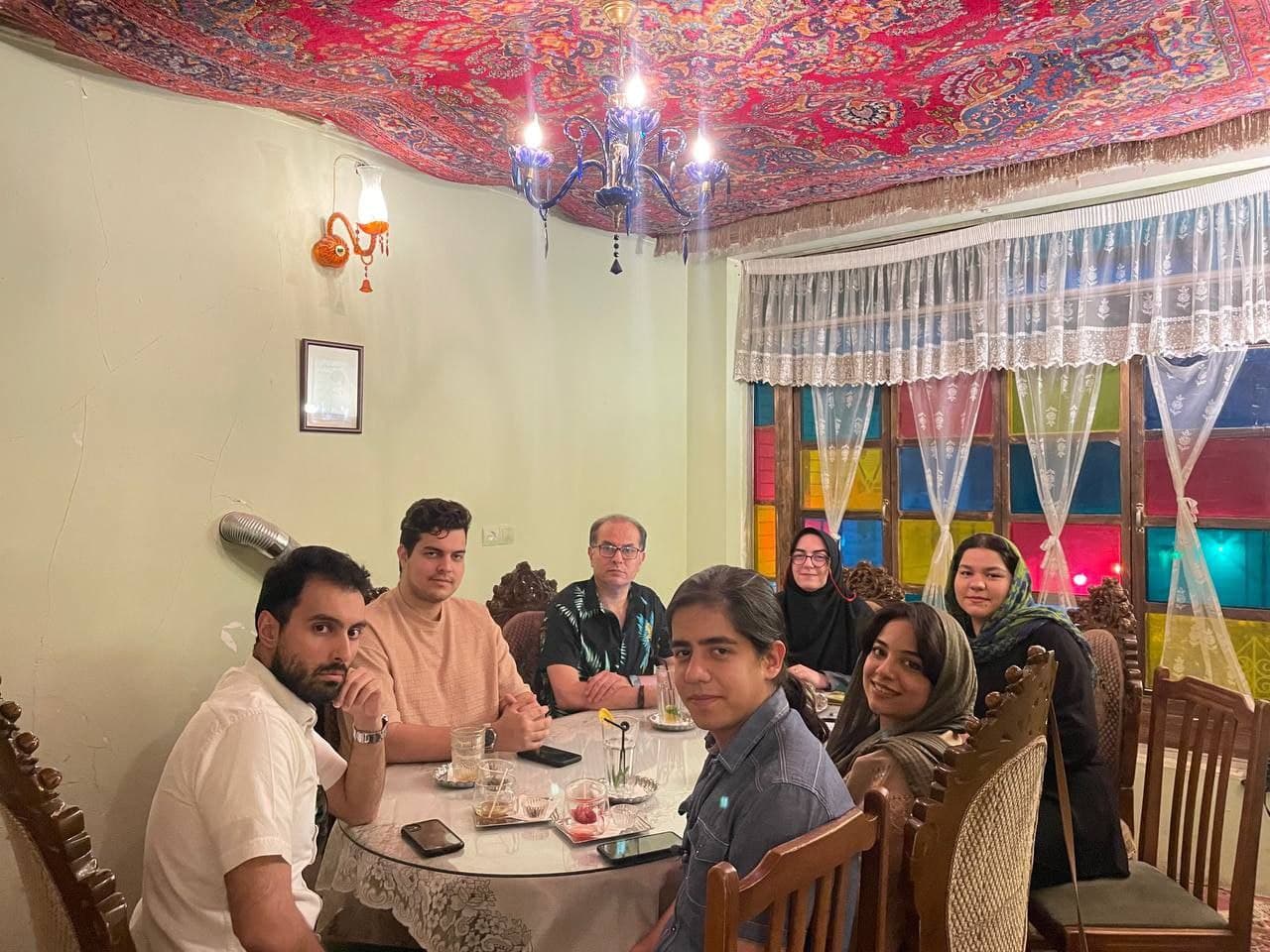 یادگاری از نود و دومین جلسهی نمایشنامهخوانی «مرگ در پاییز»