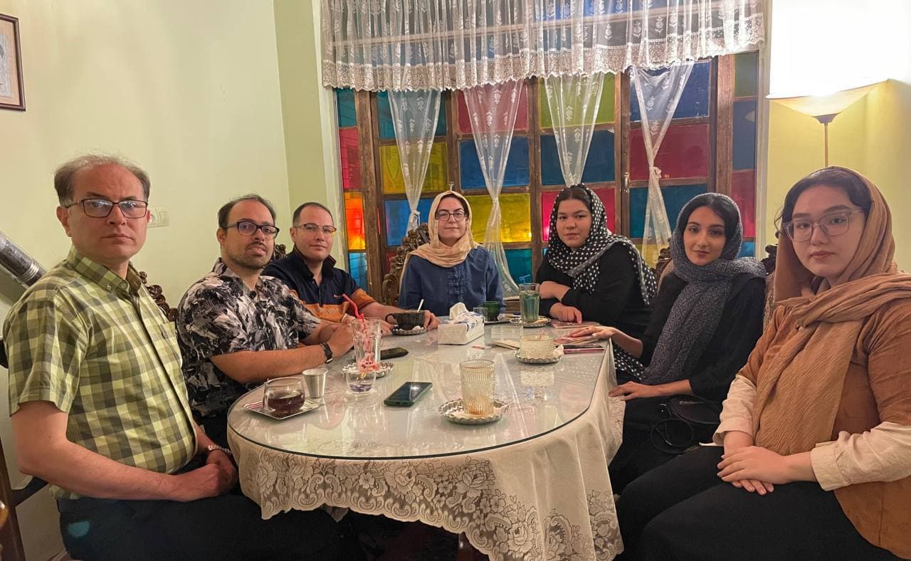 یادگاری از نود و نهمین جلسهی نمایشنامهخوانی «روایت عاشقانه ای از مرگ در ماه اردیبهشت»
